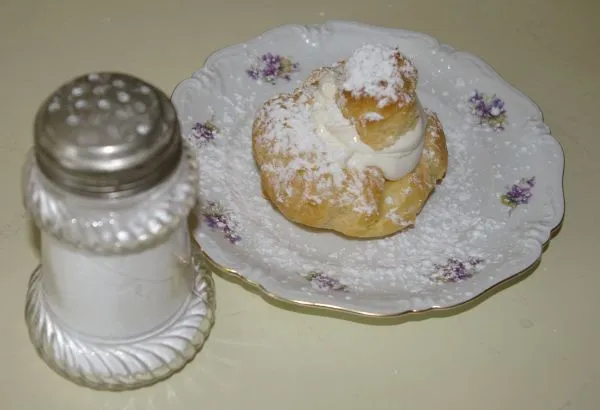 Sugar shaker